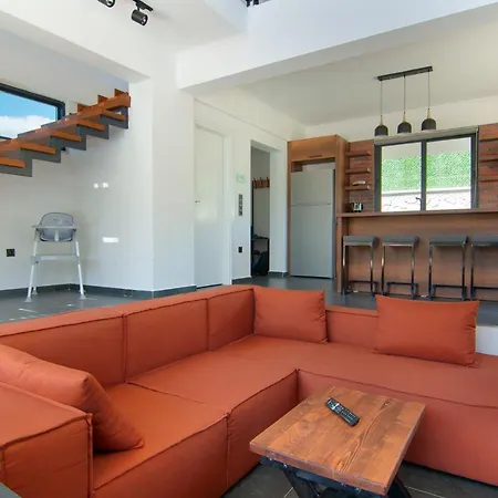Villa Marvelous With Pool And Jacuzzi In *