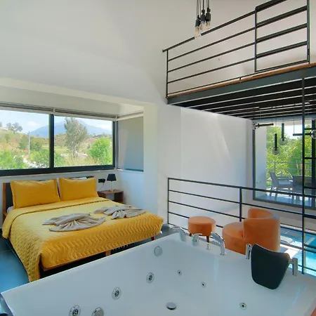 Villa Marvelous With Pool And Jacuzzi In