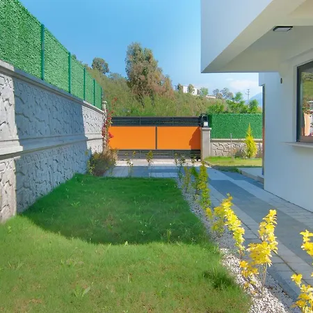 Villa Marvelous With Pool And Jacuzzi In *