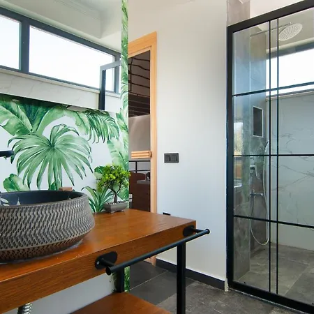 Marvelous With Pool And Jacuzzi In