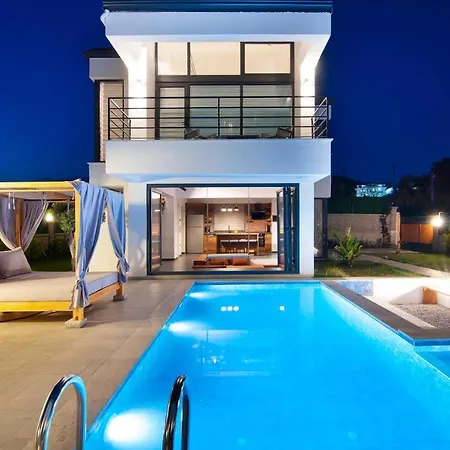 Marvelous With Pool And Jacuzzi In Villa *
